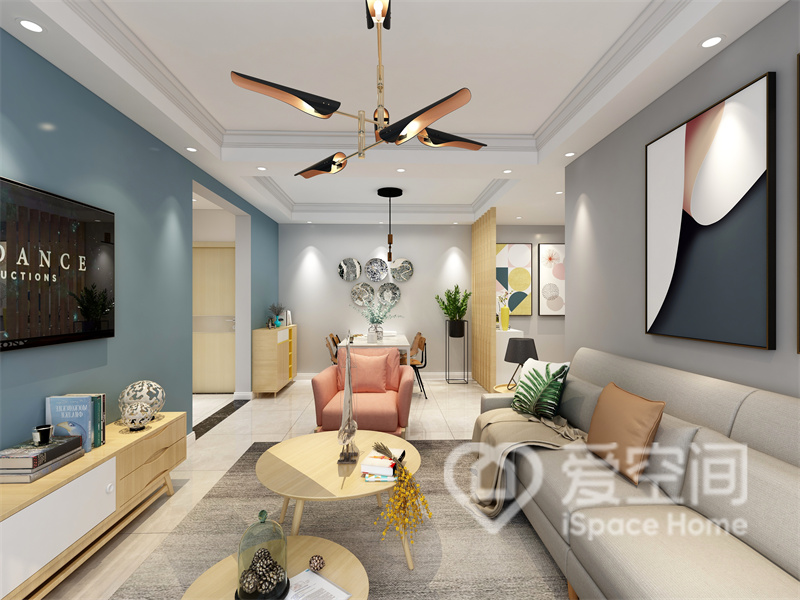 餐厅在客厅一侧，室内摒弃了繁复与冗杂，家具以白色为主色调，加以橘色餐椅点缀，塑造出精致的用餐氛围。