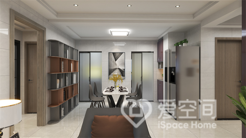 餐厅的设计非常具有现代气息，灰色餐椅搭配白色餐桌简单大方，加以餐边柜的设计，空间也因此变得井井有条。