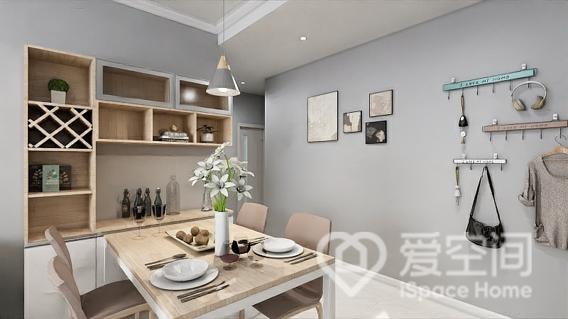 餐厅沿用灰白色背景，背景的清冷和木质家具之间形成对比，餐边柜注重功能设计，实用性大大增加。