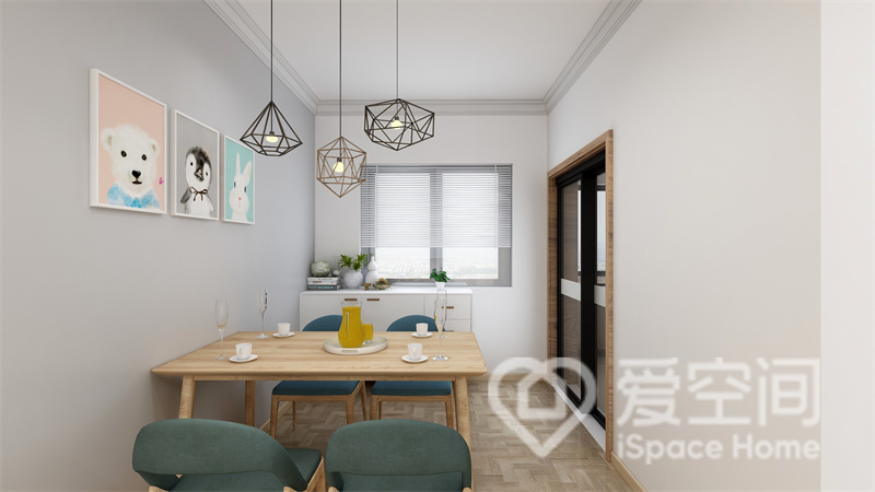 灰白色背景墙让餐厅显得更为明亮，原木餐桌椅在色彩上给人温馨而不失时尚感的印象，灯具和装饰画赋予了空间活跃感。