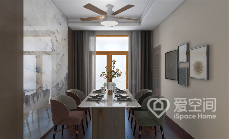 餐厅背景增加了白色大理石后，空间的气场瞬间升上了一个台阶，空间中搭配简约餐桌椅，更具视觉层次感。