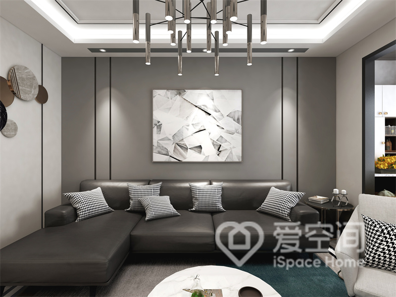 客厅采用简洁的色彩搭配，设计师巧妙借助软装升华空间的精致氛围，光影变化创造出现代韵律。