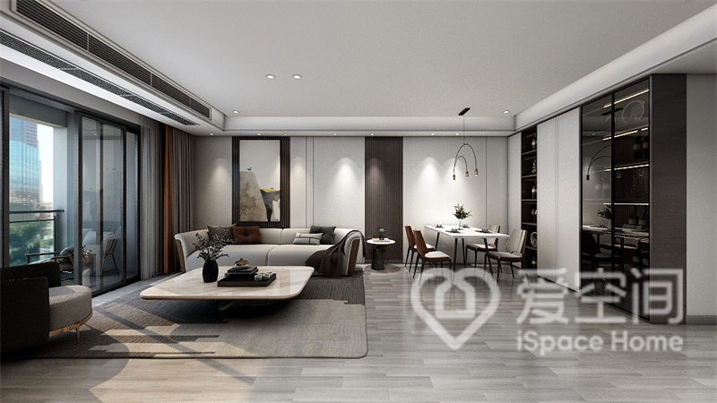 客厅与餐厅一体化设计，背景墙以浅灰色为主，在安逸的室内氛围中，照明设计颇有层次美感。