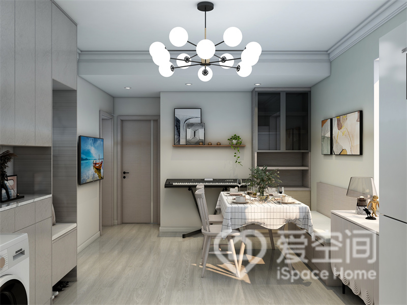 客餐一体，现代沙发定制为卡座，餐桌替代了茶几，日常方便在此用餐，灯光的照耀下，空间更具品质感。