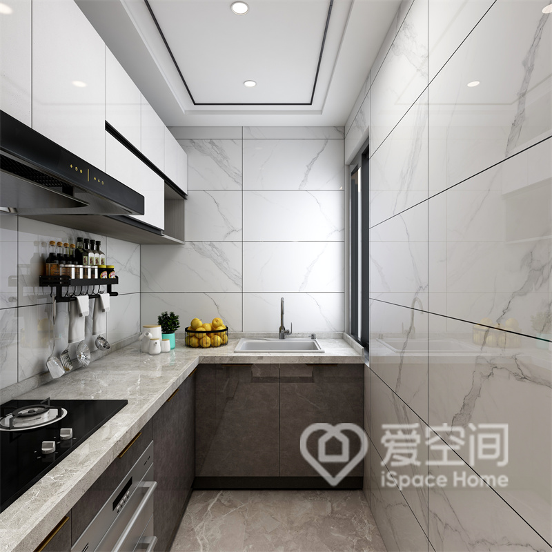 厨房背景墙纹理天然，质感出众，橱柜采用L型布局，一切从功能实用性出发，使用舒适便捷。