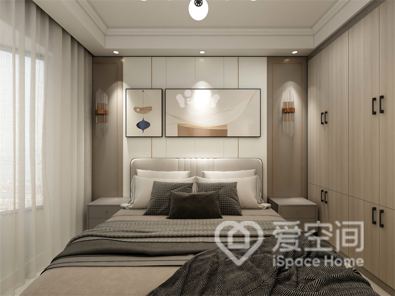 隐形衣柜提升了空间利用率，背景墙对称布局体现出空间的简约与时尚感，现代格调立刻凸显。