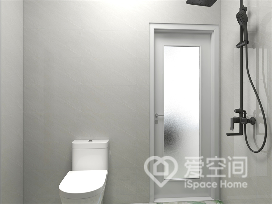 在色彩运用上，卫生间运用了温馨的米色为背景，在一派温柔中加入白色洁具，满足业主的现代审美。