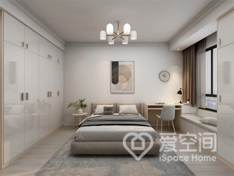 主卧空间选用白色为背景，衣柜做了隐形设计，双人床的配色与书桌椅呼应得恰到好处，整体安静大气。