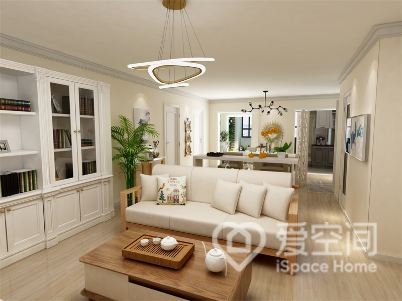 客厅空间中，木质沙发与木地板相互呼应，沙发分区合理，方便又实用。