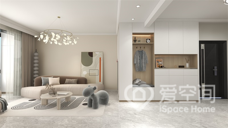 现代个性的沙发、可爱的卡通座椅以及吊穗的灯具等每一处的选择都是别具用心的。