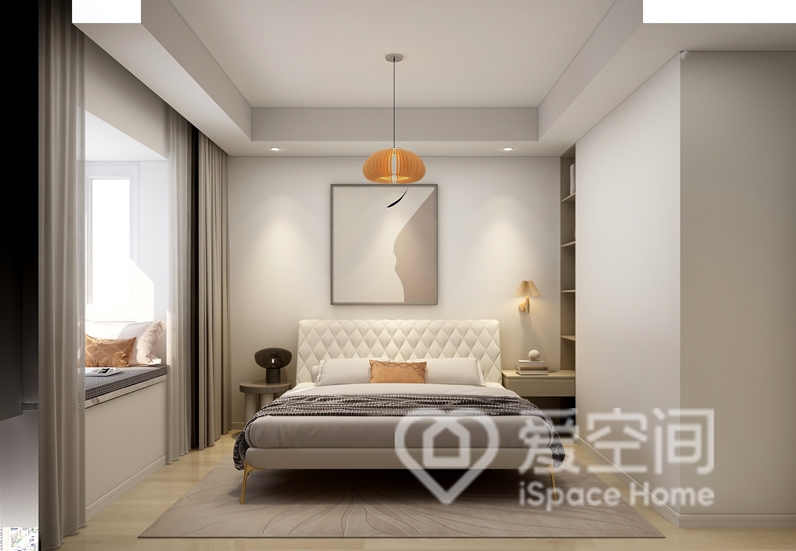 次卧吊顶设计简单，通过造型简约家具、装饰画、灯具等元素，营造出现代质感。