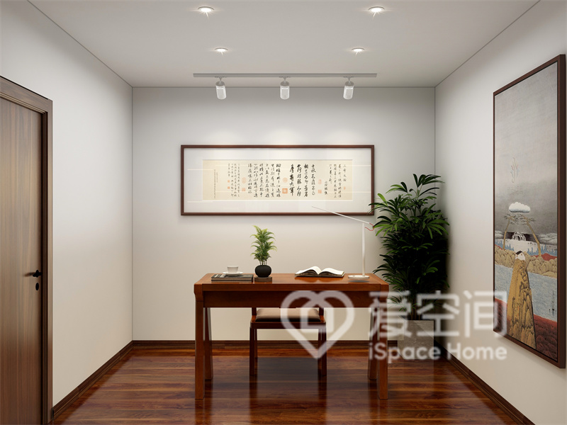 书桌和书椅都是定制款，胡桃木的家具与木地板很般配，提升了空间的整体性。