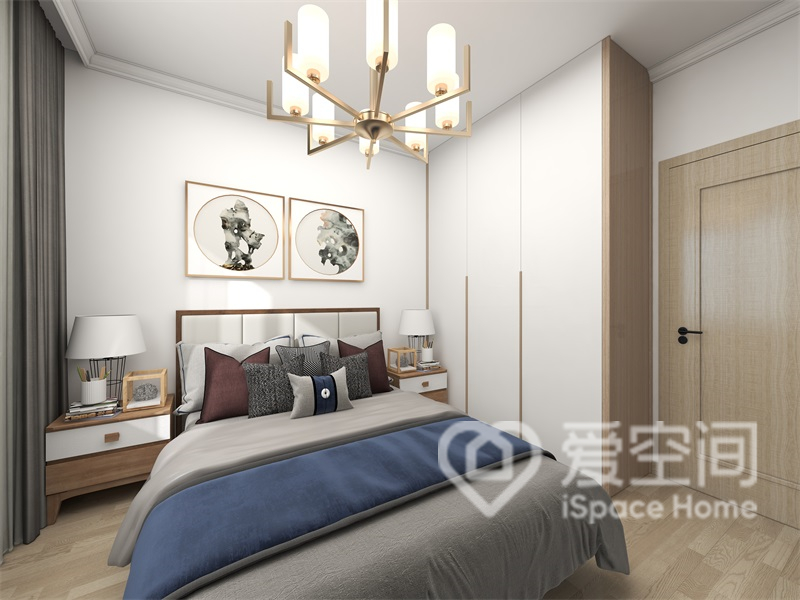 白色空间中增置冷色调床品，空间显得十分稳重，中式让整个空间有了一丝的仪式感。