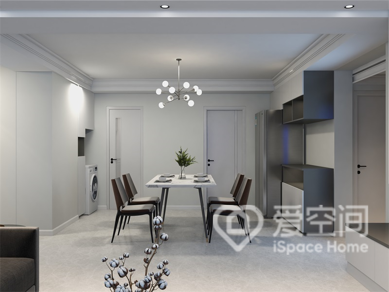 细腿餐椅为餐厅空间带来挑高感，配色雅致温馨，营造出优雅的用餐氛围。