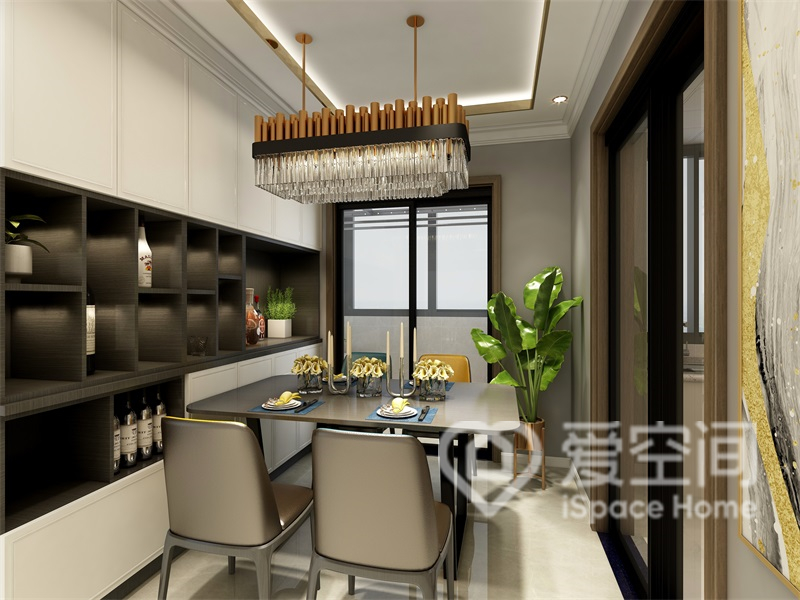 设计师通过饰品、绿植、灯具等元素，打造出硬朗与柔和碰撞的用餐氛围。