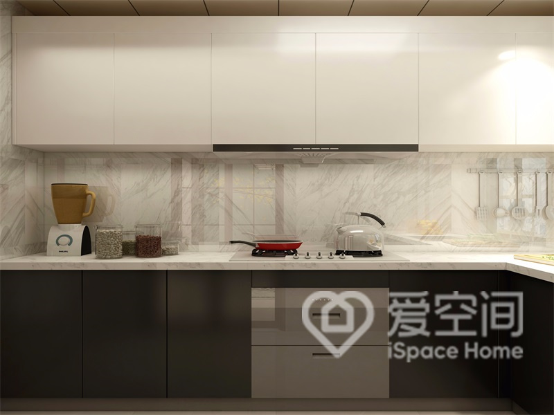 设计师充分结合了原本的户型结构，不仅定制了橱柜，还进行了分色搭配。