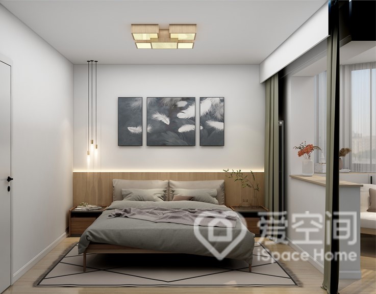 主卧装饰画在不经意中谱写出闲适与浪漫，设计师将艺术与家具自然结合，令空间倍显温馨。