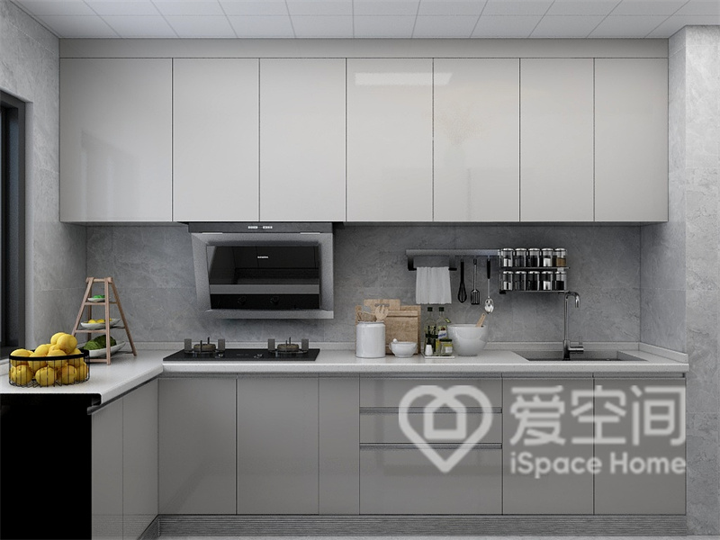 厨柜自带高雅感，吊柜与底柜相互呼应，表达出都市生活的精致与讲究，空间动线设计合理流畅。