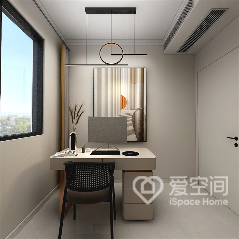 为打造沉浸式办公体验，书房调性以米色为主，书桌、装饰画与灯具的配色也与墙面相一致。