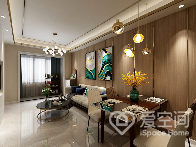 设计师在餐厅中未注入多色彩的，装饰和灯具以黄色为跳色点缀，整个餐厅都萦绕着温馨的就餐氛围。