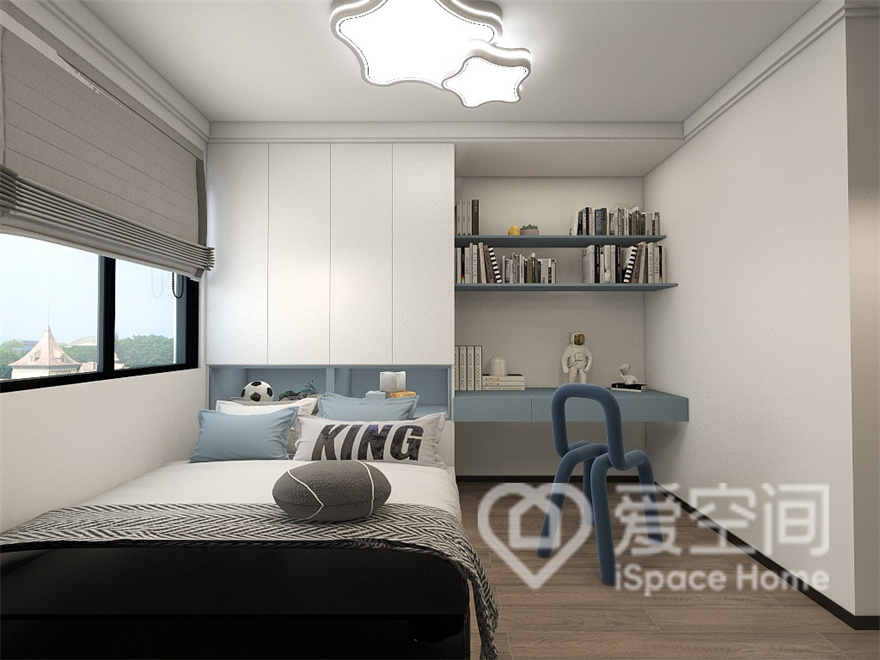 儿童房简约却又不失沉稳，墙面是白色的，与蓝色收纳柜和隔台搭配在一起，看起来很有个性。