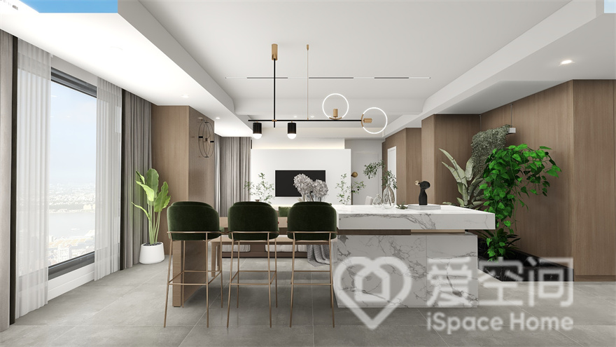 餐厅宽敞明亮，大理石岛柜彰显轻奢质感，岛柜延伸出餐桌，不同色块的差异，让空间更具延伸感。