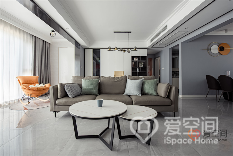 蔚蓝四季125㎡三居室现代轻奢风装修案例
